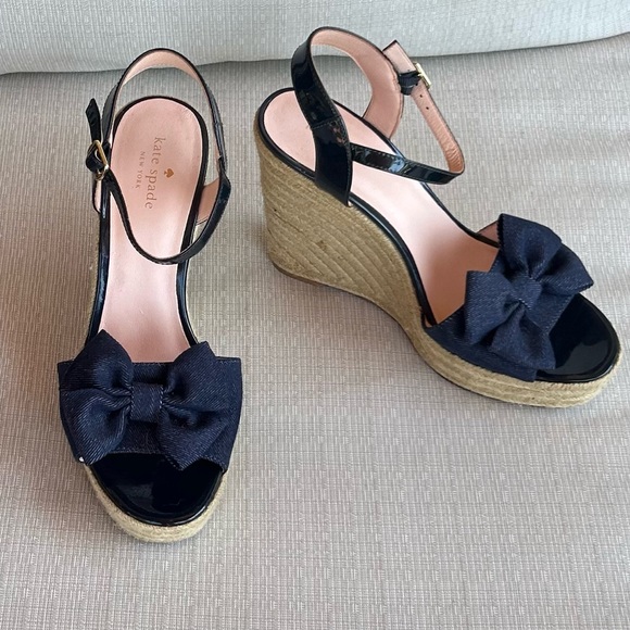 Kate Spade Navy Wedge Sandals with Denim Bow, size 10 - Picture 1 of 6